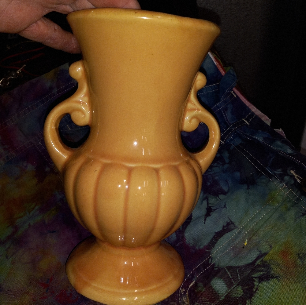 Shawnee USA Pottery Urn Vase Peach